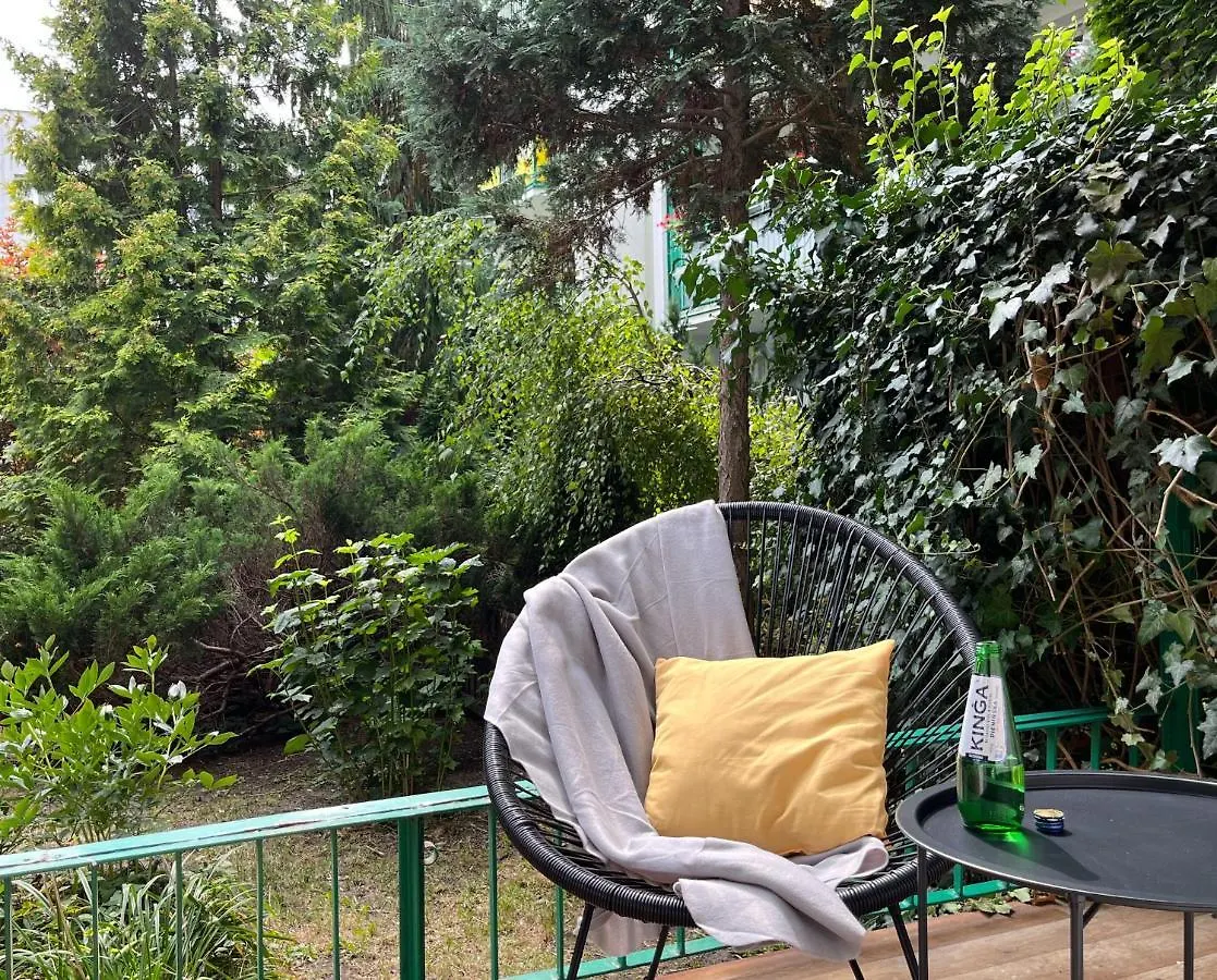 Hostel Flower House Warsaw Chopin Airport