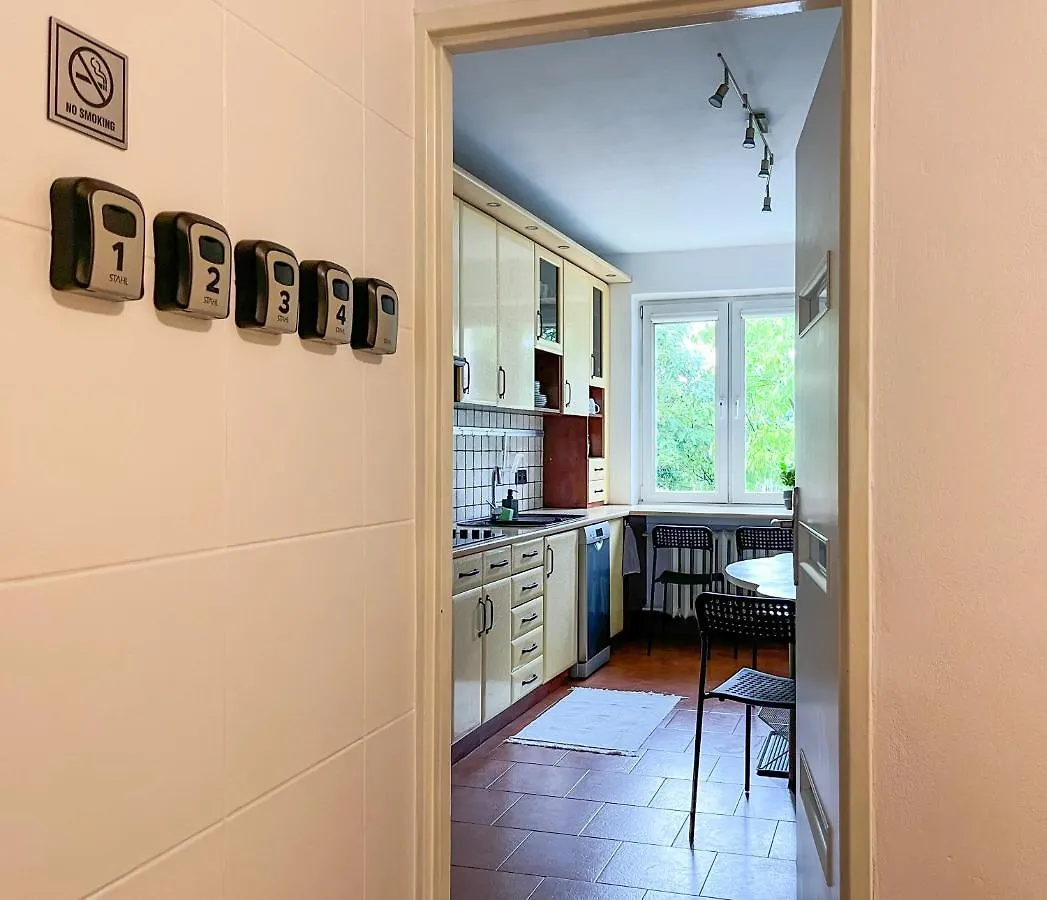Hostel Flower House Warsaw Chopin Airport Poland